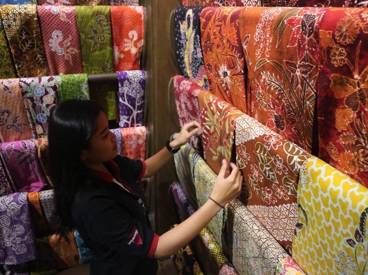 Batik fabrics on sale in Indonesia, it is easy to see how these fabrics could have inspired African print fabrics.